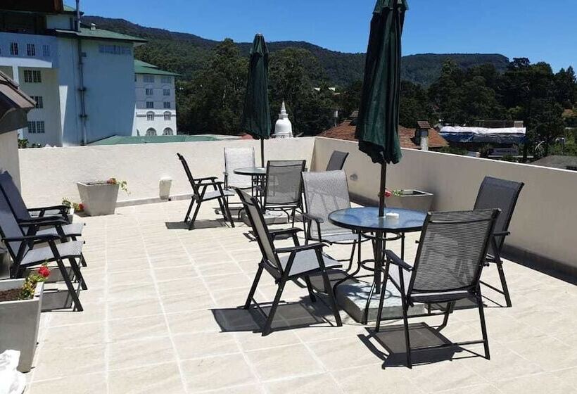 Отель The Lynden Grove