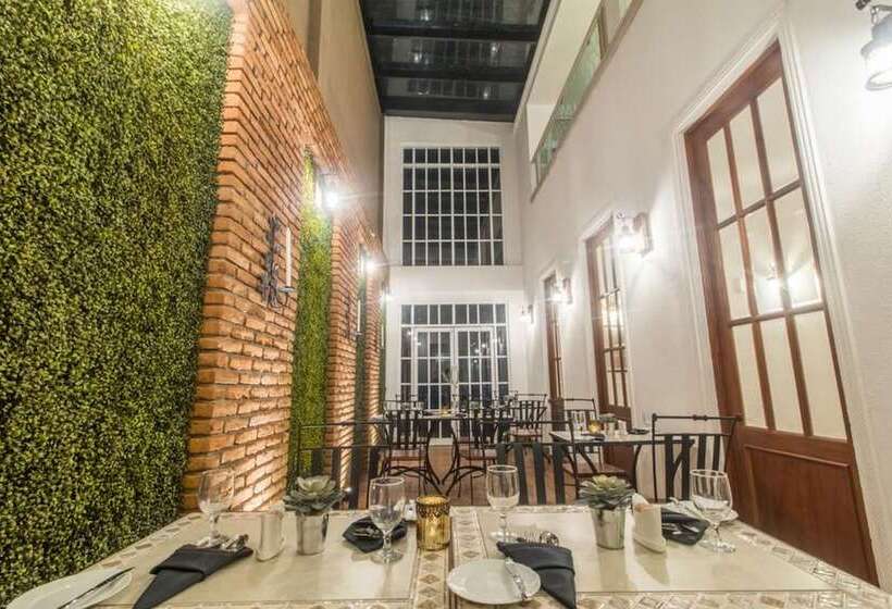 Отель The Lynden Grove