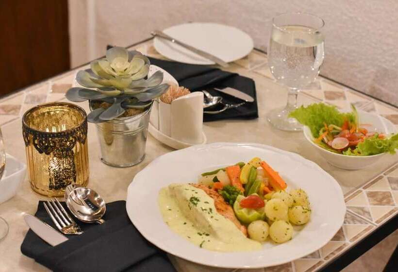 Отель The Lynden Grove