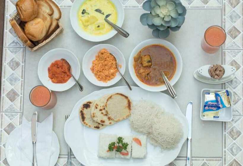 Отель The Lynden Grove