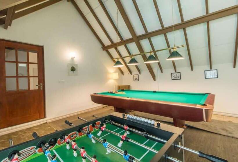 Отель The Lynden Grove