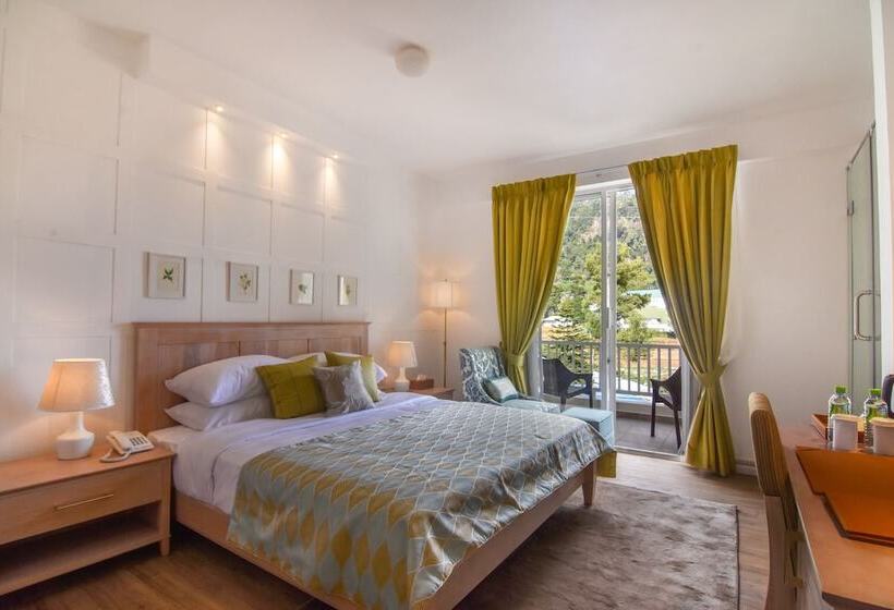 Отель The Lynden Grove