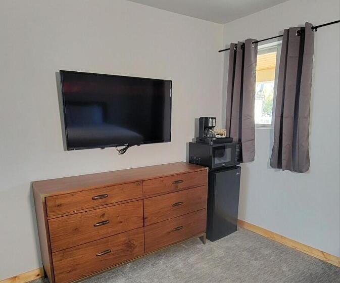 فندق على الطريق Topaz Lodge