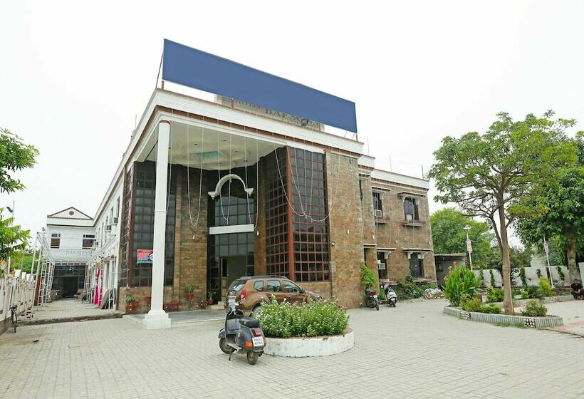 Oyo 16906 Hotel Balsons