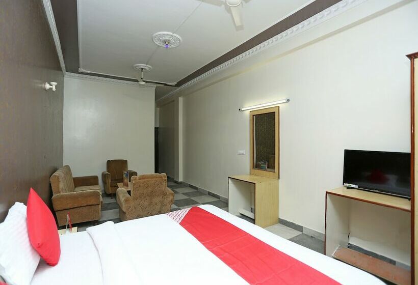 Oyo 16906 Hotel Balsons