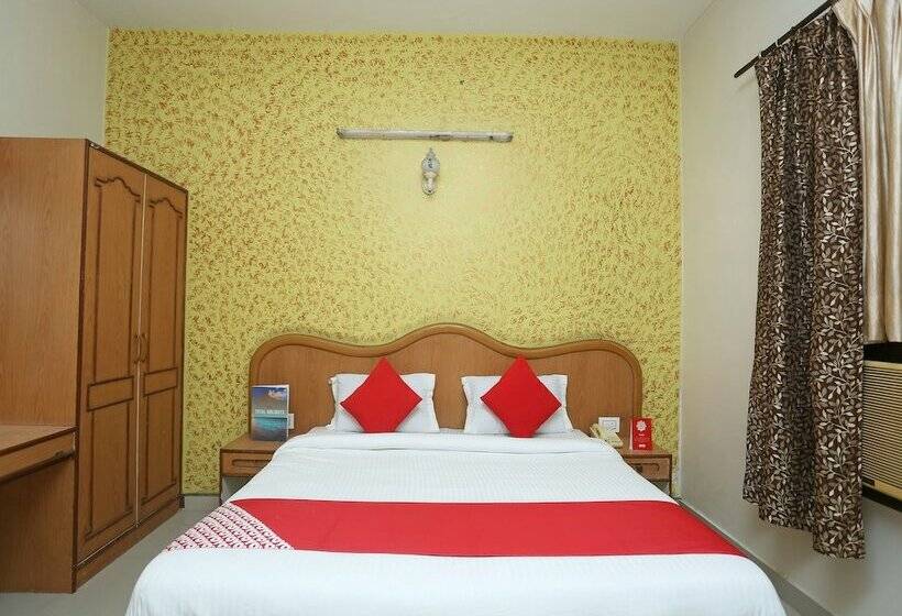 Oyo 16906 Hotel Balsons