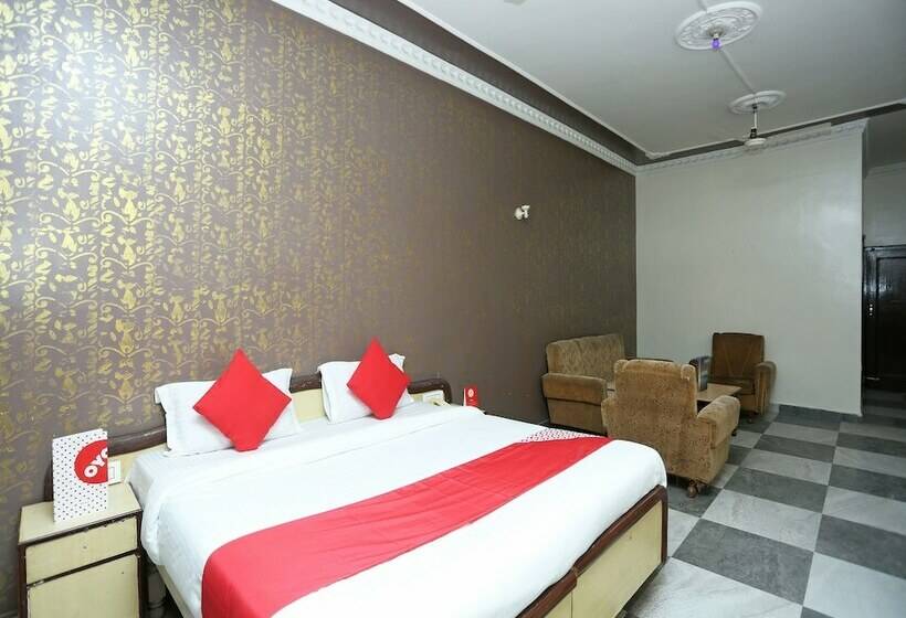 Oyo 16906 Hotel Balsons