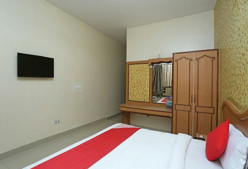 Oyo 16906 Hotel Balsons