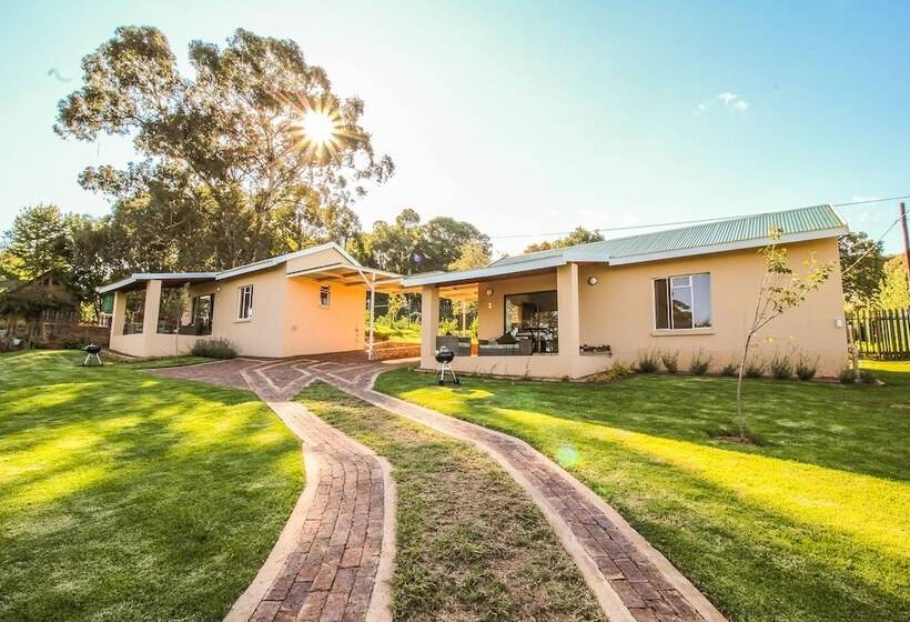 بنسيون Cinzaco Dullstroom