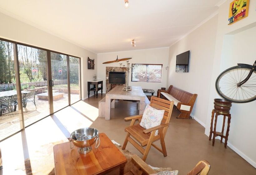 بنسيون Cinzaco Dullstroom