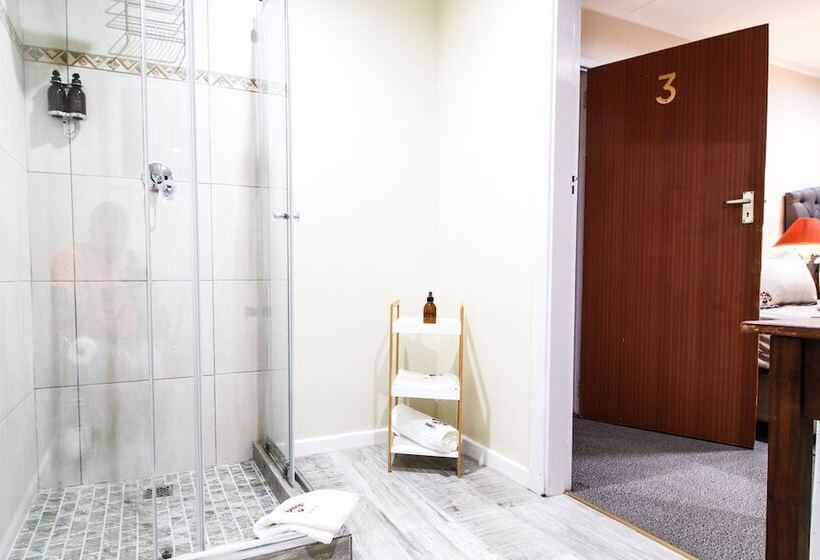 بنسيون Cinzaco Dullstroom