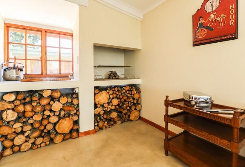 بنسيون Cinzaco Dullstroom