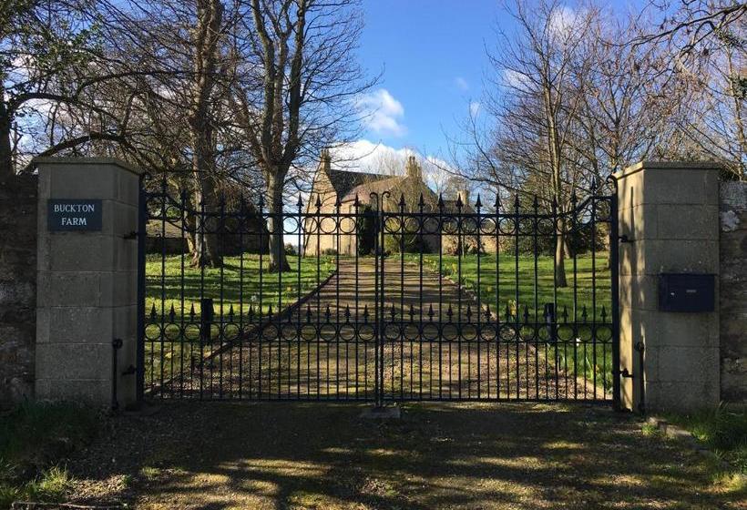 צימר Buckton Farmhouse