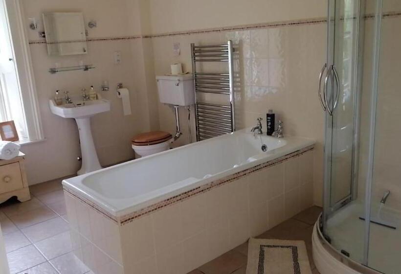 צימר Buckton Farmhouse