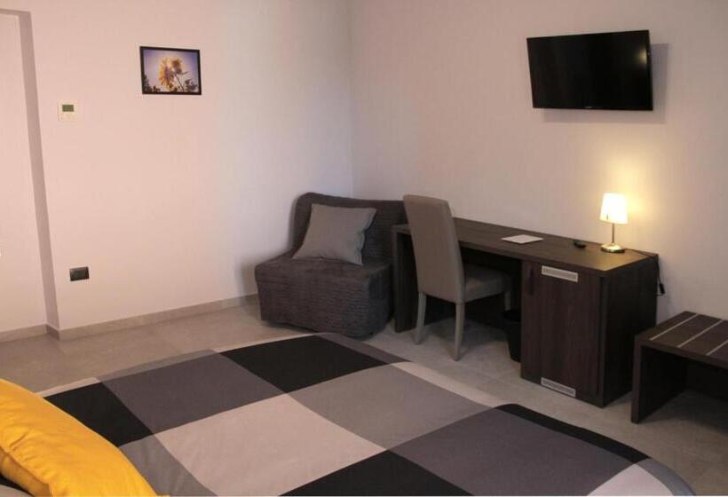 민박 Easyroom Frosinone   Casello Autostradale