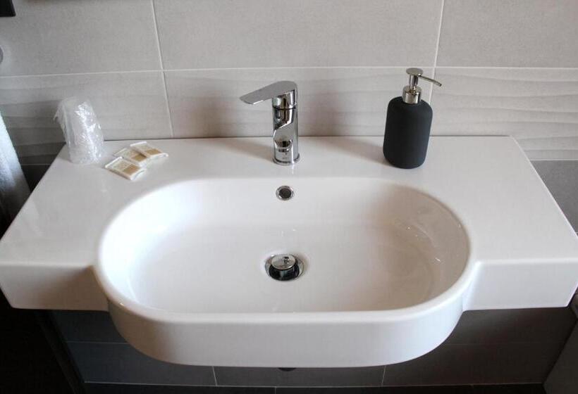 민박 Easyroom Frosinone   Casello Autostradale