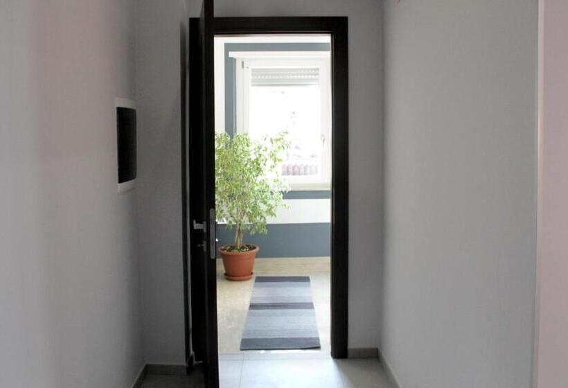 민박 Easyroom Frosinone   Casello Autostradale