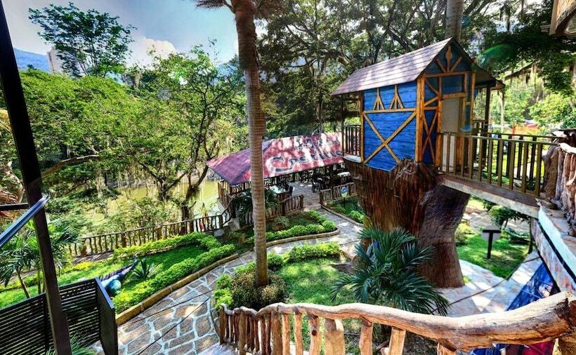 בית מלון כפרי Castillo Resort