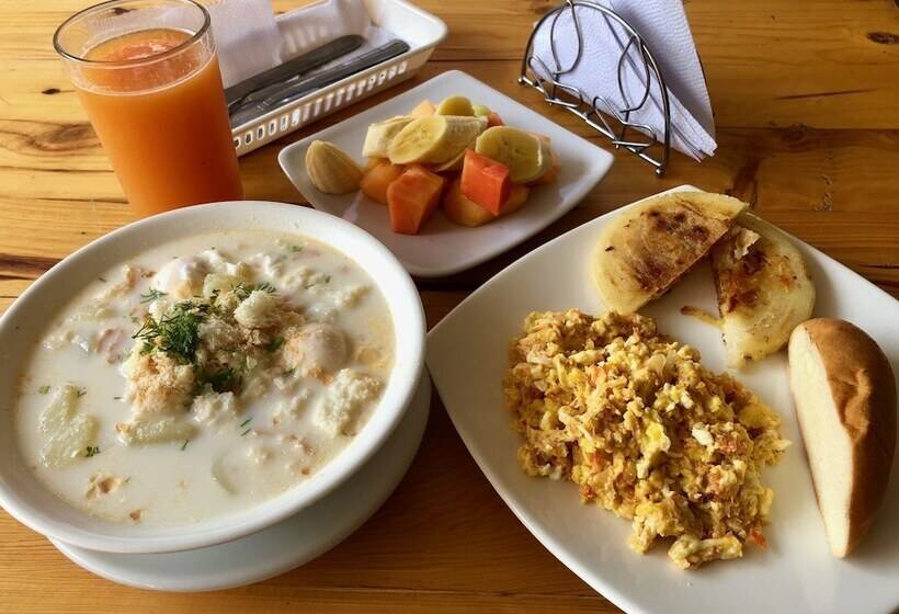 בית מלון כפרי Castillo Resort