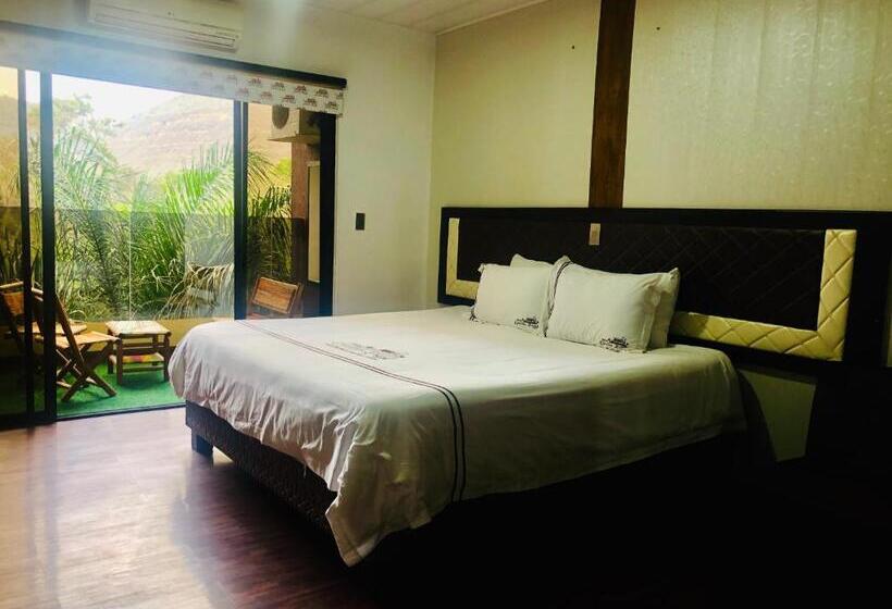 בית מלון כפרי Castillo Resort