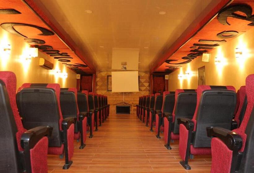 בית מלון כפרי Castillo Resort