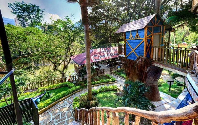 בית מלון כפרי Castillo Resort