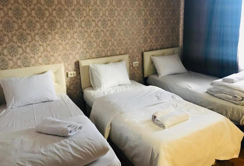 بنسيون Anna S Home