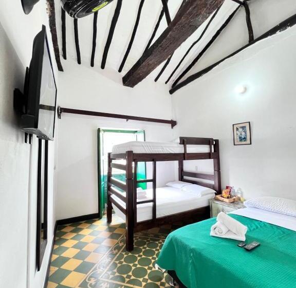 פנסיון Green Door San Gil