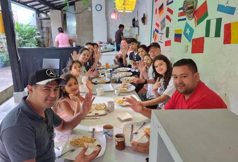 پانسیون Green Door San Gil