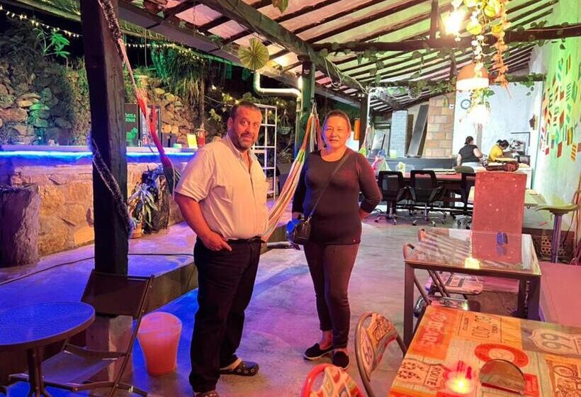 פנסיון Green Door San Gil