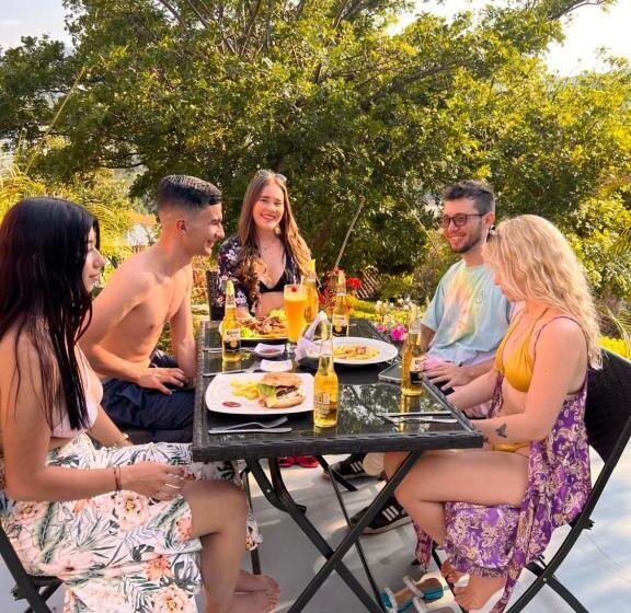 פנסיון Green Door San Gil