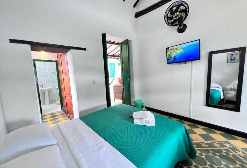 پانسیون Green Door San Gil