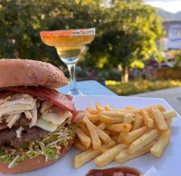 פנסיון Green Door San Gil