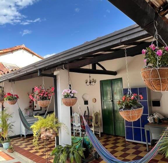 پانسیون Green Door San Gil