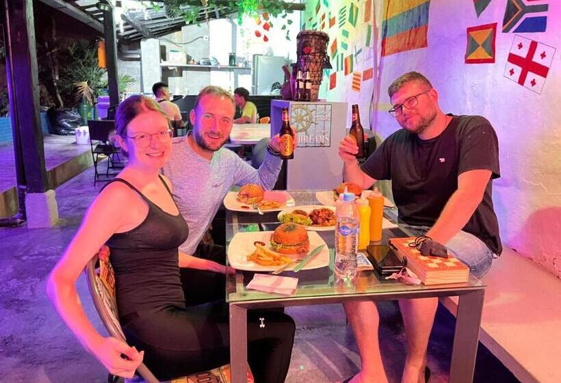 פנסיון Green Door San Gil