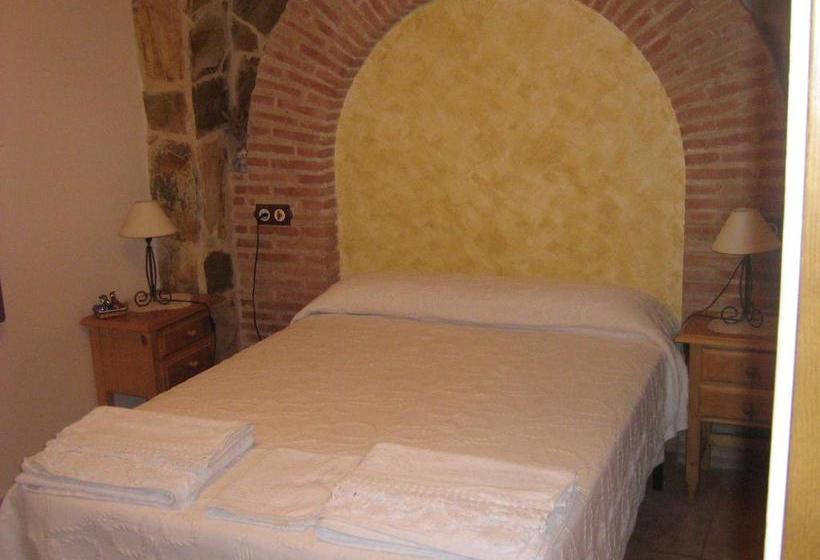 بنسيون Hostal Sara