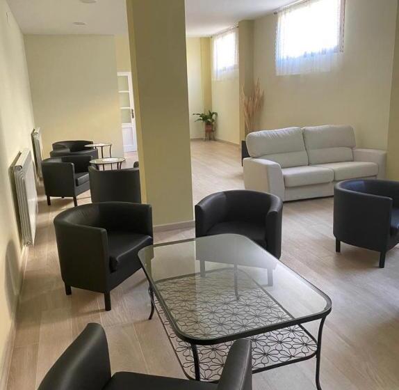 بنسيون Hostal Sara