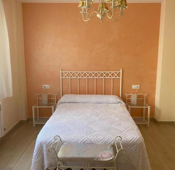 بنسيون Hostal Sara
