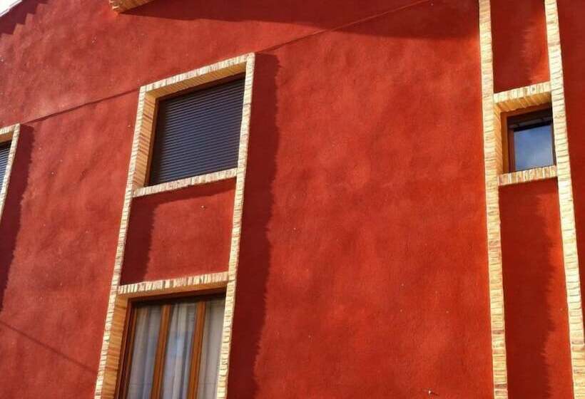 بنسيون Hostal Sara