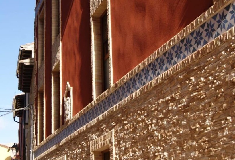 بنسيون Hostal Sara