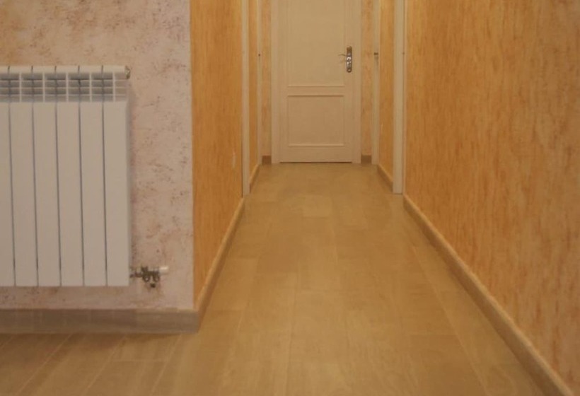 بنسيون Hostal Sara