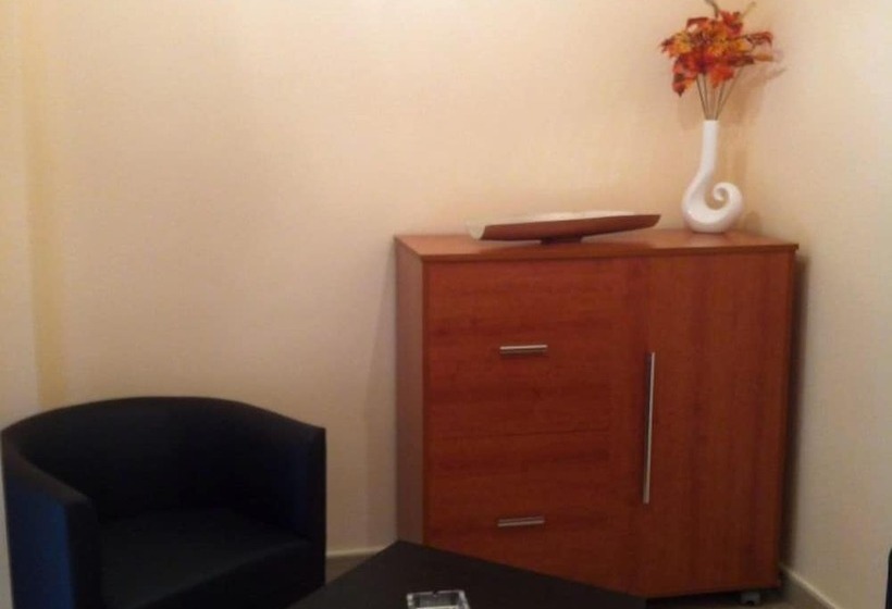 بنسيون Hostal Sara