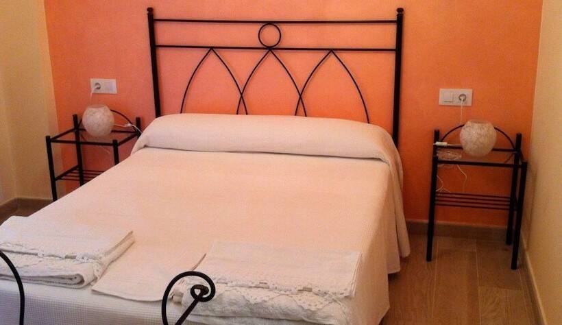 بنسيون Hostal Sara