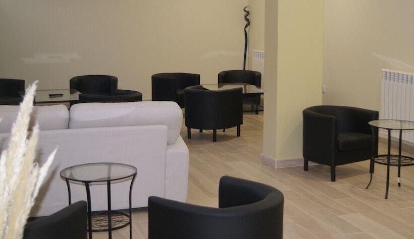 بنسيون Hostal Sara