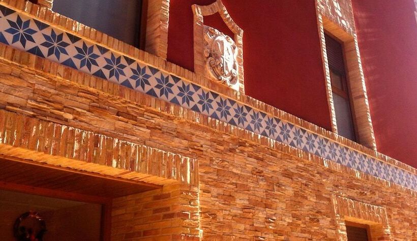 بنسيون Hostal Sara