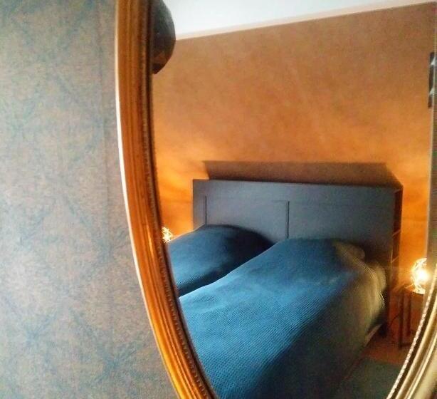 Отель Hostellerie De La Chapelle