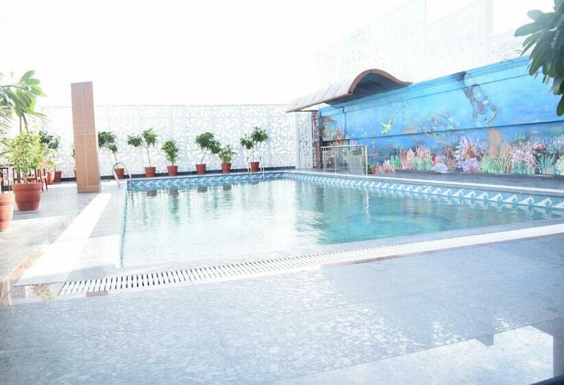 호텔 Millenia Regency Lucknow