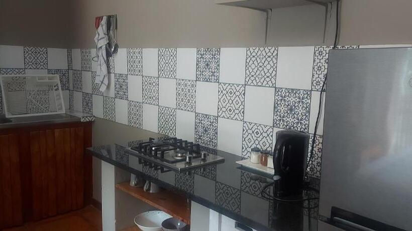 Пансион Woodpecker On Marine