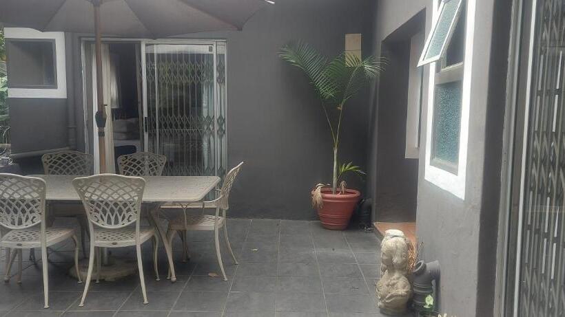 Пансион Woodpecker On Marine