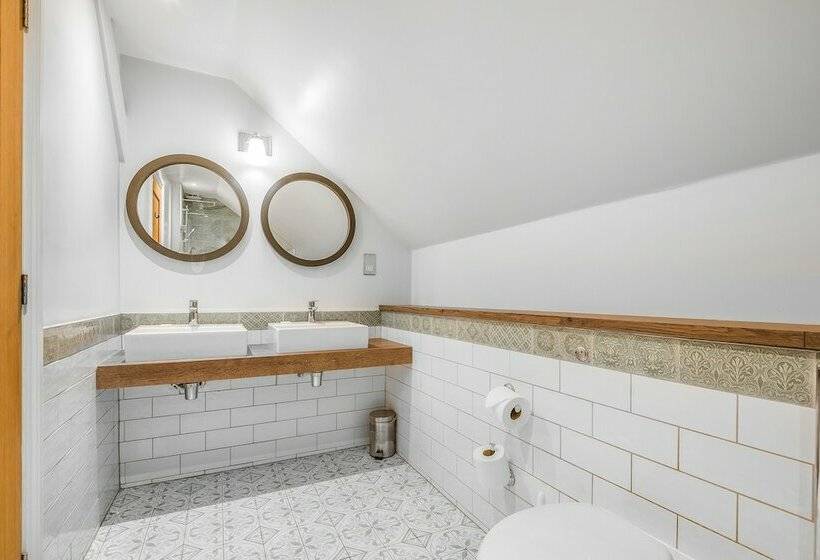 住宿加早餐 The Walhampton Arms